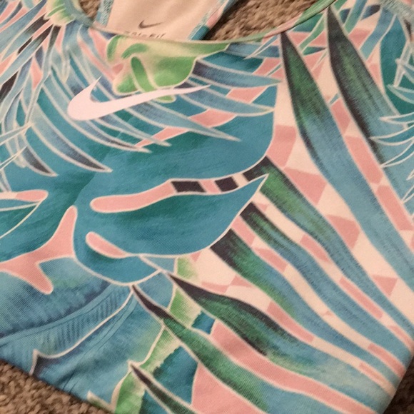 NEW Nike Sports Bra 🌸🌿💚 - Picture 3 of 6